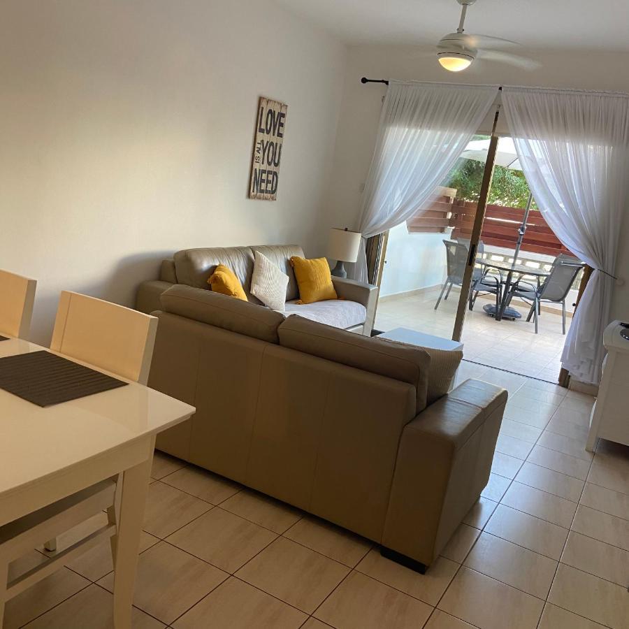 1 Bedroom Garden Flat, Sleeps 4 Paphos Extérieur photo
